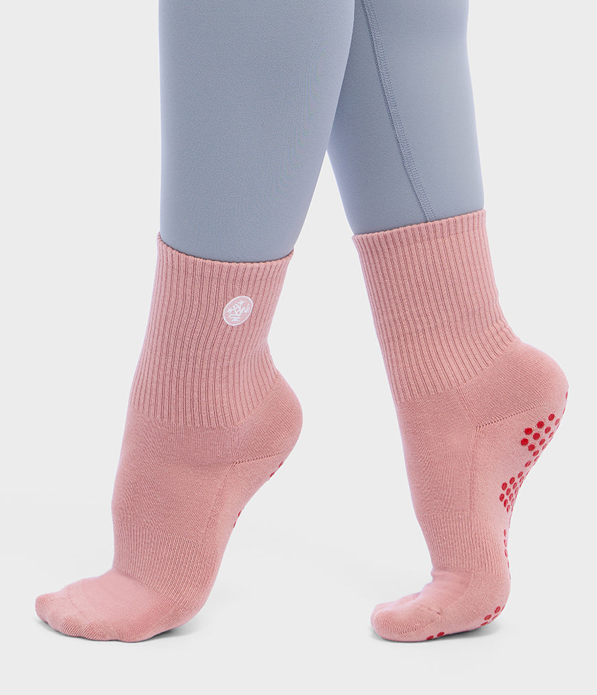 manduka-equilibria-calzini-pilates-mezza-gamba-grip image 2
