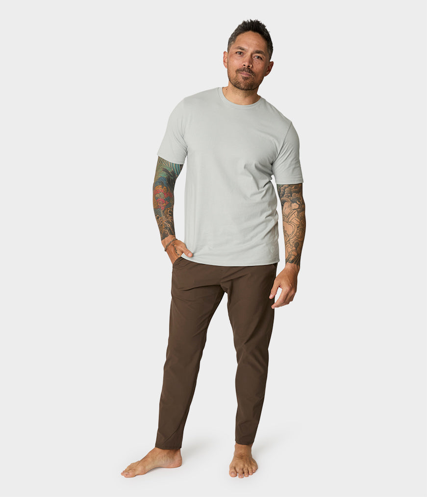 manduka-cntr-pantalone-yoga-uomo-stretch-4-vie image 4