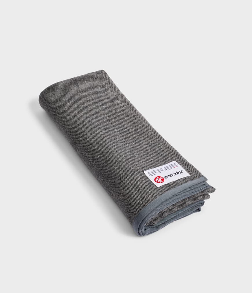 manduka-coperta-yoga-in-lana-riciclata-per-restorative-e-iyengar image 7
