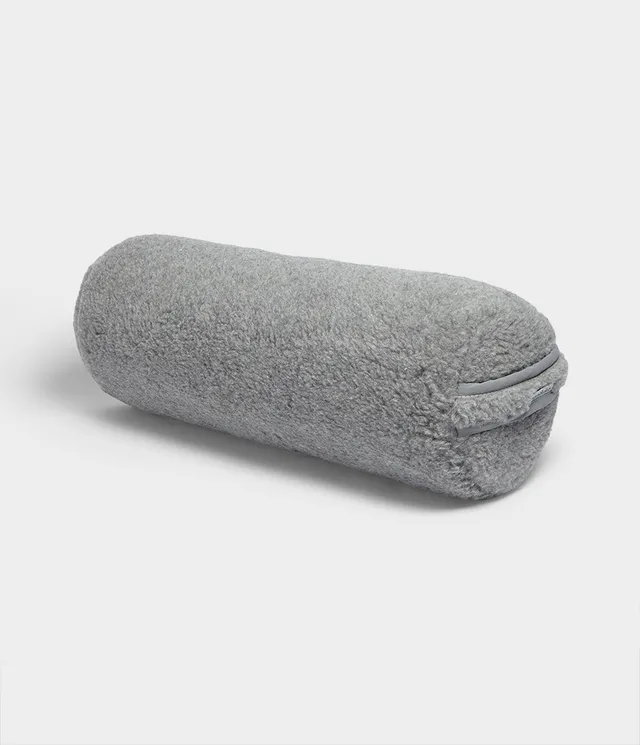 manduka-round-bolster-cuscino-yoga-cilindrico-in-lana-nz image 1