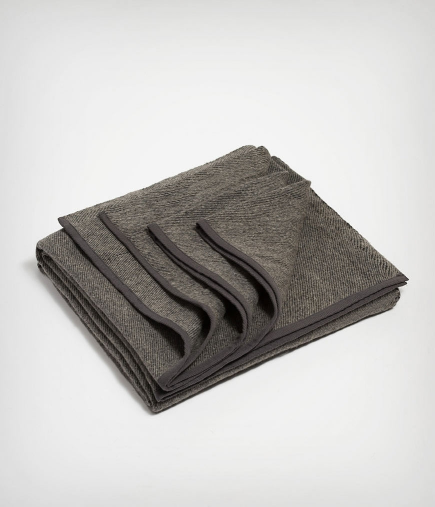 manduka-coperta-yoga-in-lana-riciclata-per-restorative-e-iyengar image 2