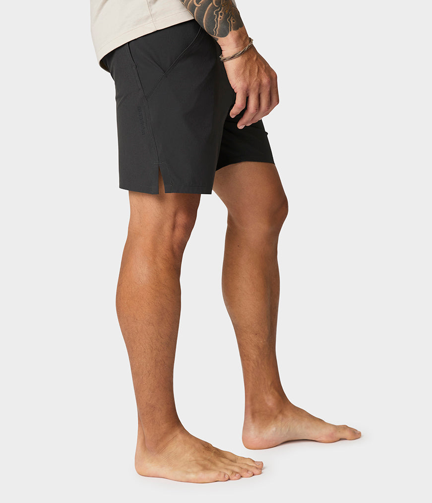 manduka-tenzin-shorts-uomo-pantaloncini-yoga-asciugatura-rapida image 5