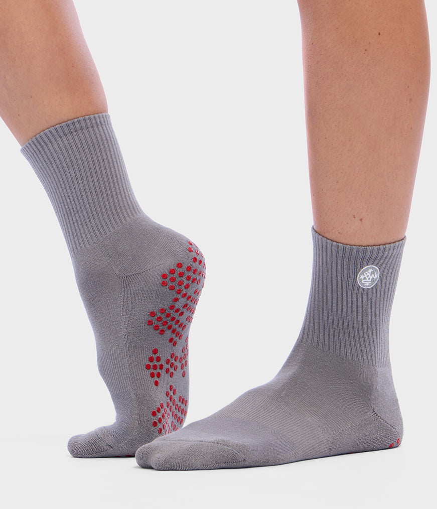 manduka-equilibria-calzini-pilates-mezza-gamba-grip image 6