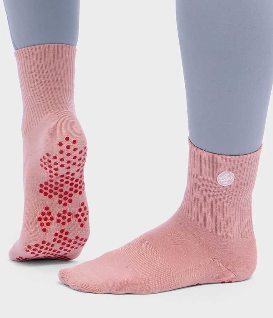 manduka-equilibria-calzini-pilates-mezza-gamba-grip image 1