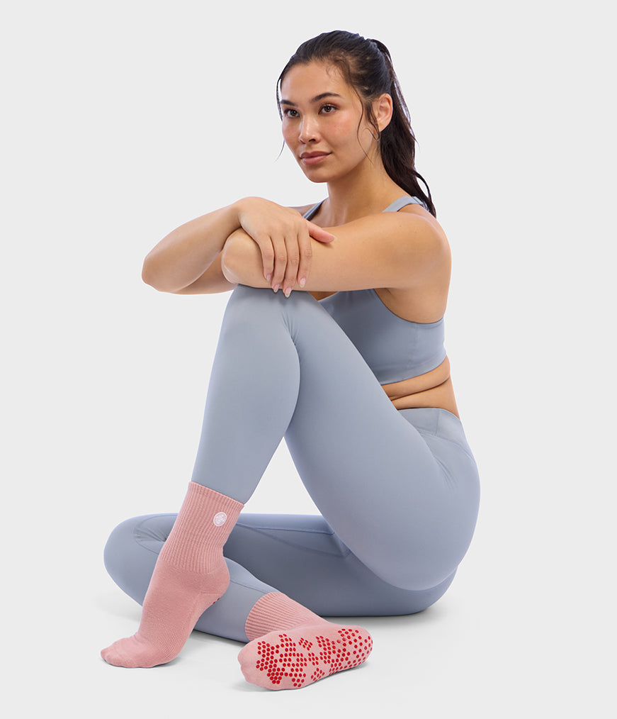 manduka-equilibria-calzini-pilates-mezza-gamba-grip image 3