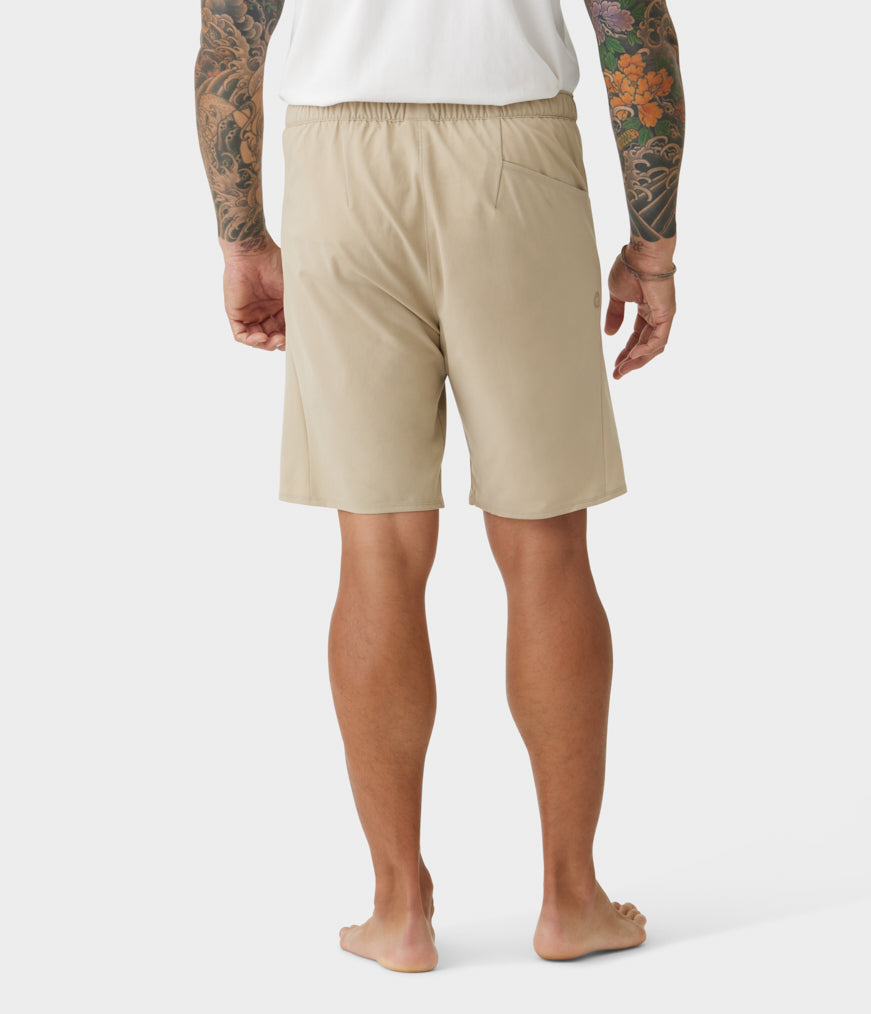 manduka-cntr-shorts-uomo-pantaloncini-yoga-in-poliestere-riciclato image 2