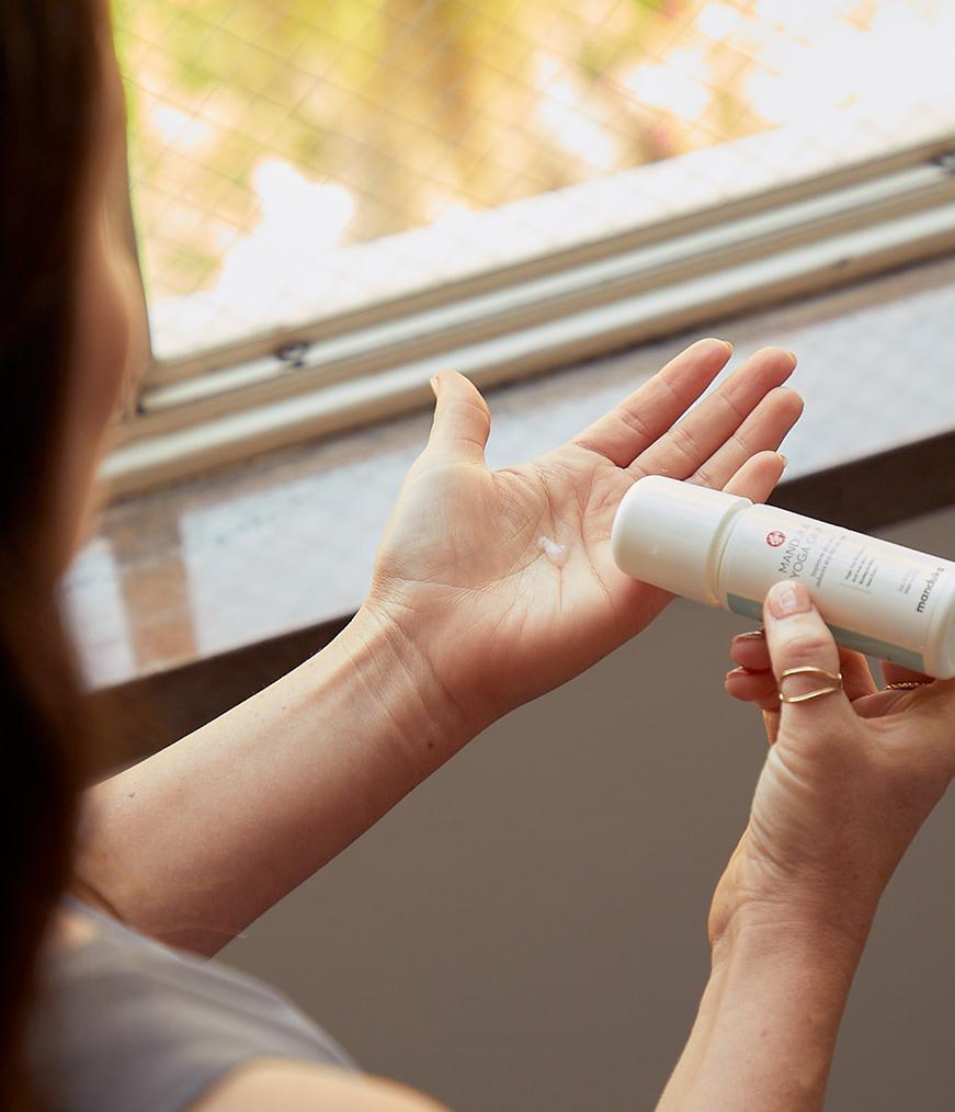 manduka-yoga-grip-gel-antiscivolo image 2